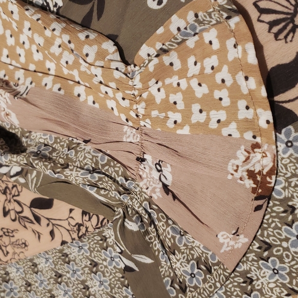 ♥️New boutique floral print ruffle cuff - Picture 14 of 16